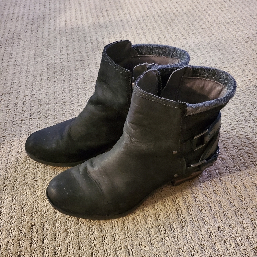 Sorel women's boots size 9.5